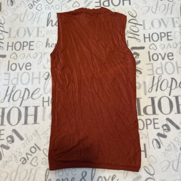 Le Chateau | women's xsmall chic Sleeveless Rust Sleeveless Top - Picture 4 of 5